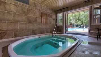 ์ํํธ (2 Bedrooms) | ์ธ๊ด