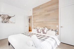 4 bedrooms, desk, iron/ironing board, WiFi