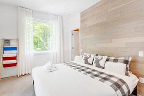 4 bedrooms, desk, iron/ironing board, WiFi - Tremblant Oasis: Luxury, Nature, Hot Tub, Views! (La Conception)