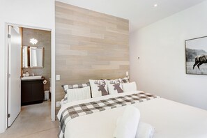 4 bedrooms, desk, iron/ironing board, WiFi