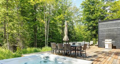 Tremblant Oasis: Luxury, Nature, Hot Tub, Views!