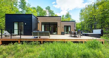 Tremblant Oasis: Luxury, Nature, Hot Tub, Views!