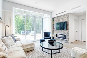 Smart-tv, een videogameconsole en boeken