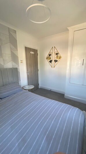 1 bedroom, desk, iron/ironing board, free WiFi - New Modern Refurbished Luxe Apartment + Free Parking (Oxford)