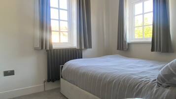 1 habitación, escritorio, tabla de planchar con plancha y wifi gratis