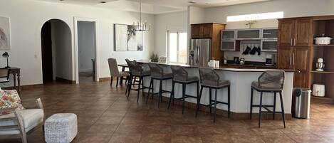 المنشأة من الداخل