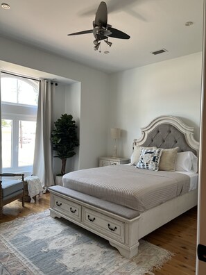 3 habitaciones, escritorio, tabla de planchar con plancha y wifi