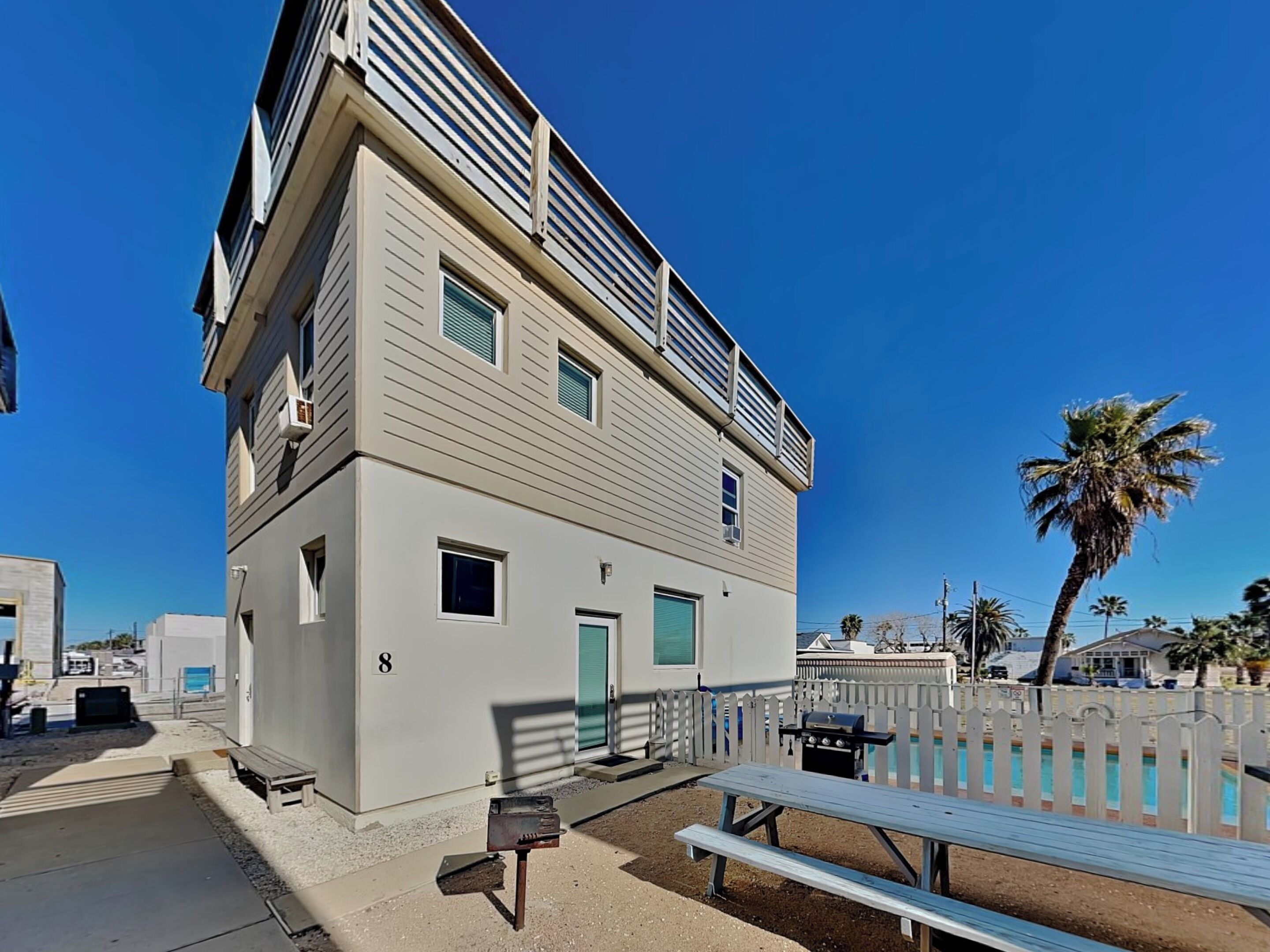 House (4 Bedrooms) | Front of property