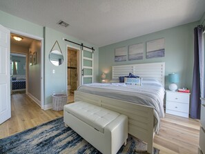 コンドミニアム ベッド (複数台) キッチン (Bayview Beach Condo) | 2 室のベッドルーム、客室ごとに異なる装飾、客室ごとに異なるインテリア、WiFi (無料)