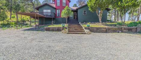 スタジオ (3 Bedrooms) | 施設の正面