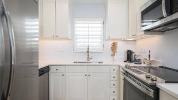 Condo (2 Bedrooms) | Property amenity