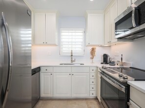 Condo (2 Bedrooms) | Property amenity