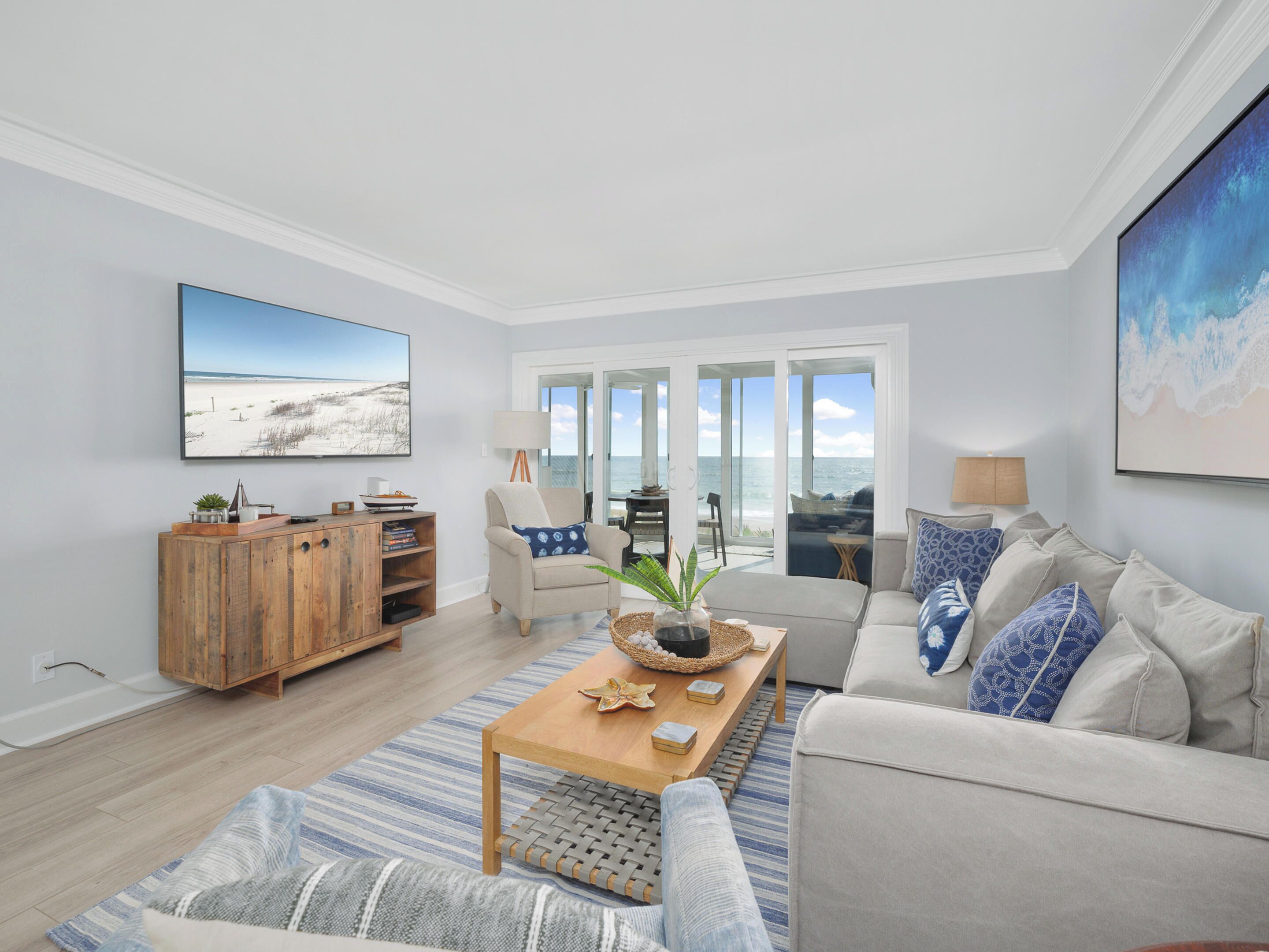 Condo (2 Bedrooms) | Front of property