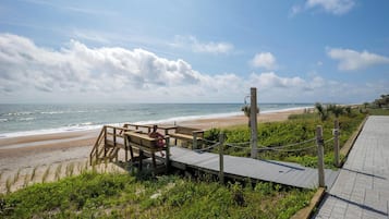 Condo (2 Bedrooms) | Property amenity