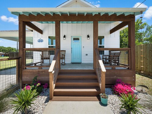 Five Oaks Cottage by Miss Kitty’s