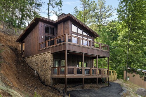 Hillside Retreat by Jackson Mountain Rentals