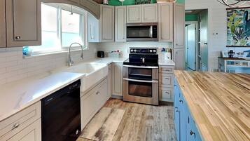 House (3 Bedrooms) | Property amenity