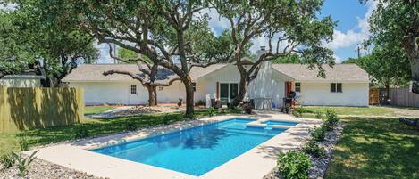 House (5 Bedrooms) | Pool