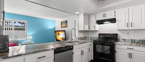 Ferienhaus, Mehrere Betten, Küche, Poolblick | Eigene Küche | Kühlschrank, Mikrowelle, Ofen, Herdplatte