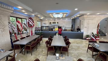 Free daily full breakfast