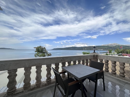 Beyaz Köşk Hotel & Cafe