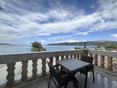 Beyaz Köşk Hotel & Cafe