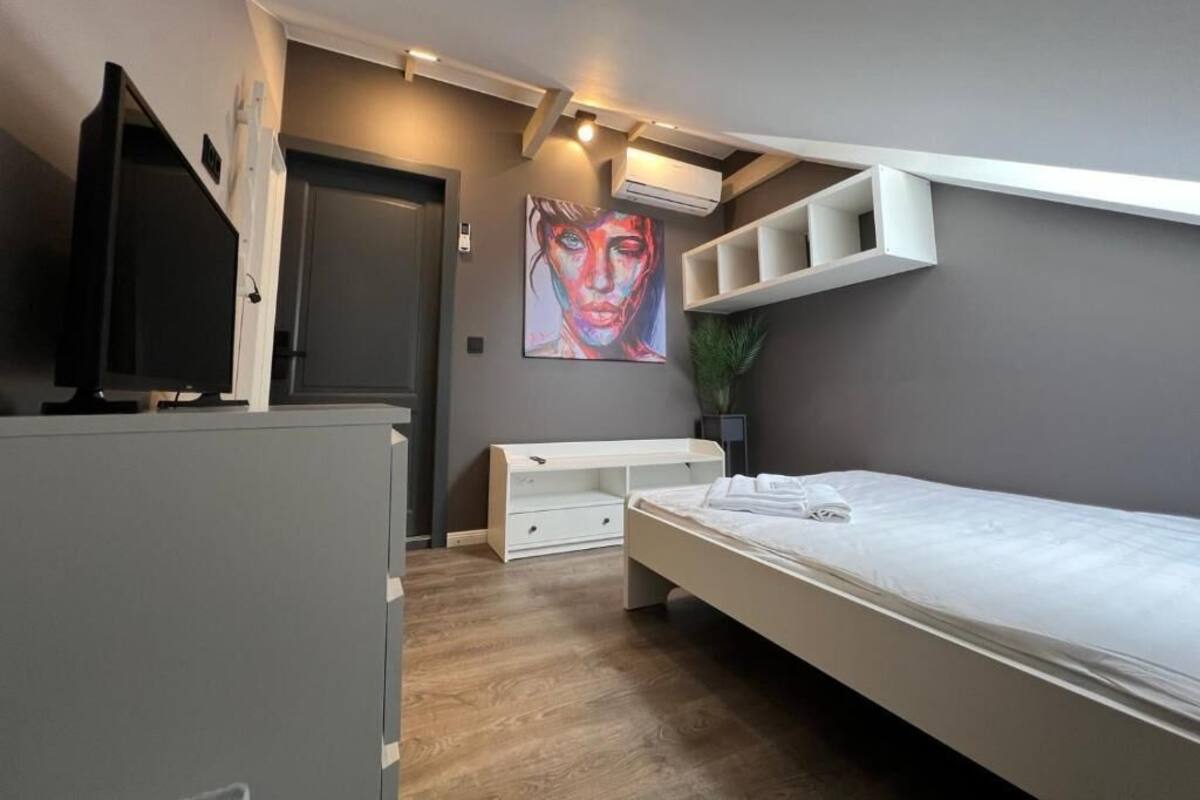 Basic Double Room Single Use | WiFi (free)