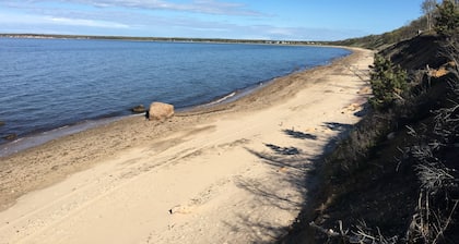 Beautiful Modern Home & Guest House with 8 Bedrooms Total