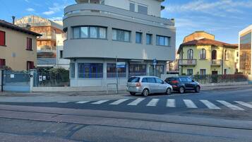 Situated on a street corner, this building offers easy access to public transportation via the adjacent tram line.