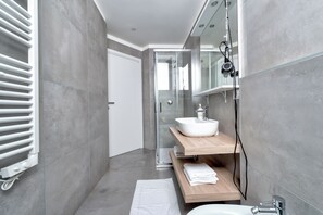 Quadrupla Classic - Camera F | Bathroom | Shower, rainfall showerhead, hair dryer, bidet - Marconi House (Mestre)