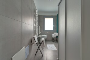 Quadrupla Exclusive - Camera X | Bathroom | Shower, rainfall showerhead, hair dryer, bidet - Marconi House (Mestre)