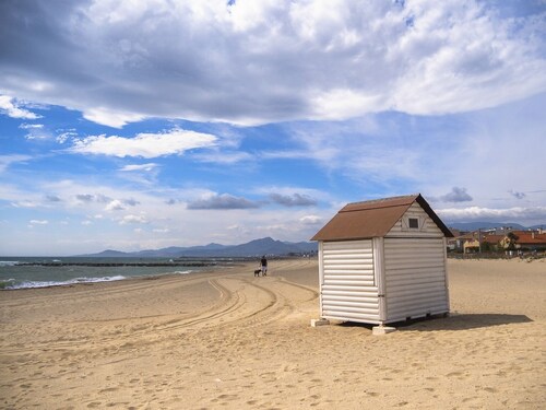 2 Bed Holiday Villa - Sleeps 4 - 800m from Beach