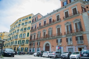 Exterior - Gulf Palace / Mergellina  (Napoli)