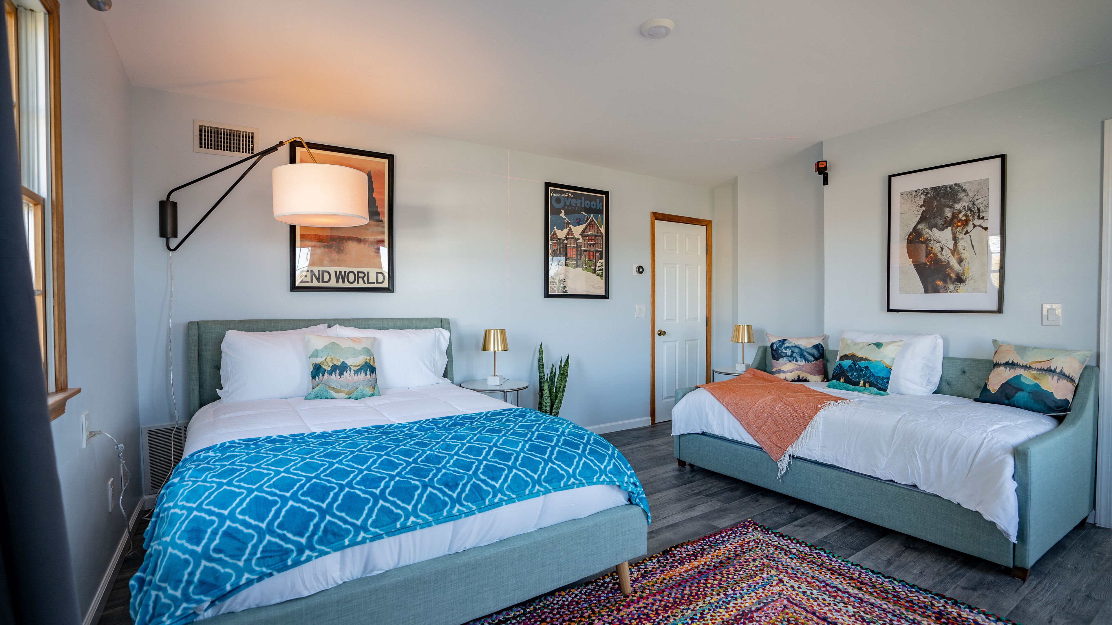 4 bedrooms, iron/ironing board, WiFi, bed sheets