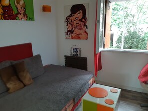 1 chambre, fer et planche à repasser, Wi-Fi gratuit, draps fournis