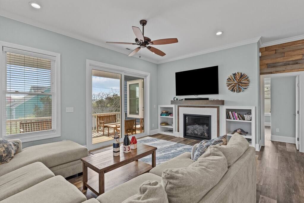 テレビ、暖炉、テーブルサッカー台、卓球台