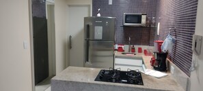 Geladeira, micro-ondas, cooktop, liquidificador