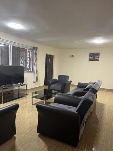 Beautiful and spacious three bedroom apartment, 10 minutes walk to the beach