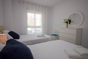 1 slaapkamer, een strijkplank/strijkijzer, gratis wifi, beddengoed