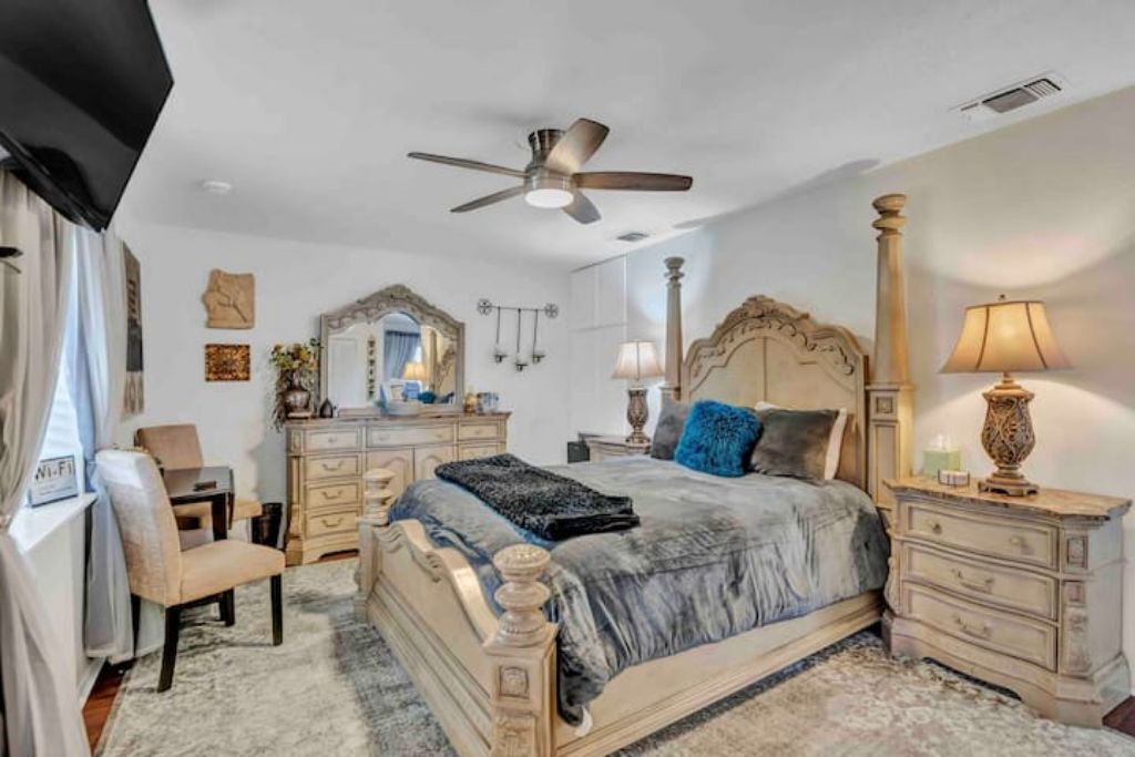 La Paloma, 2 Bed Rooms. Jacuzzi bath