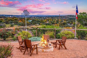 Property grounds - The West Wing @ The Blue Dove (Kerrville)