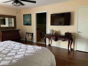 Room - The West Wing @ The Blue Dove (Kerrville)