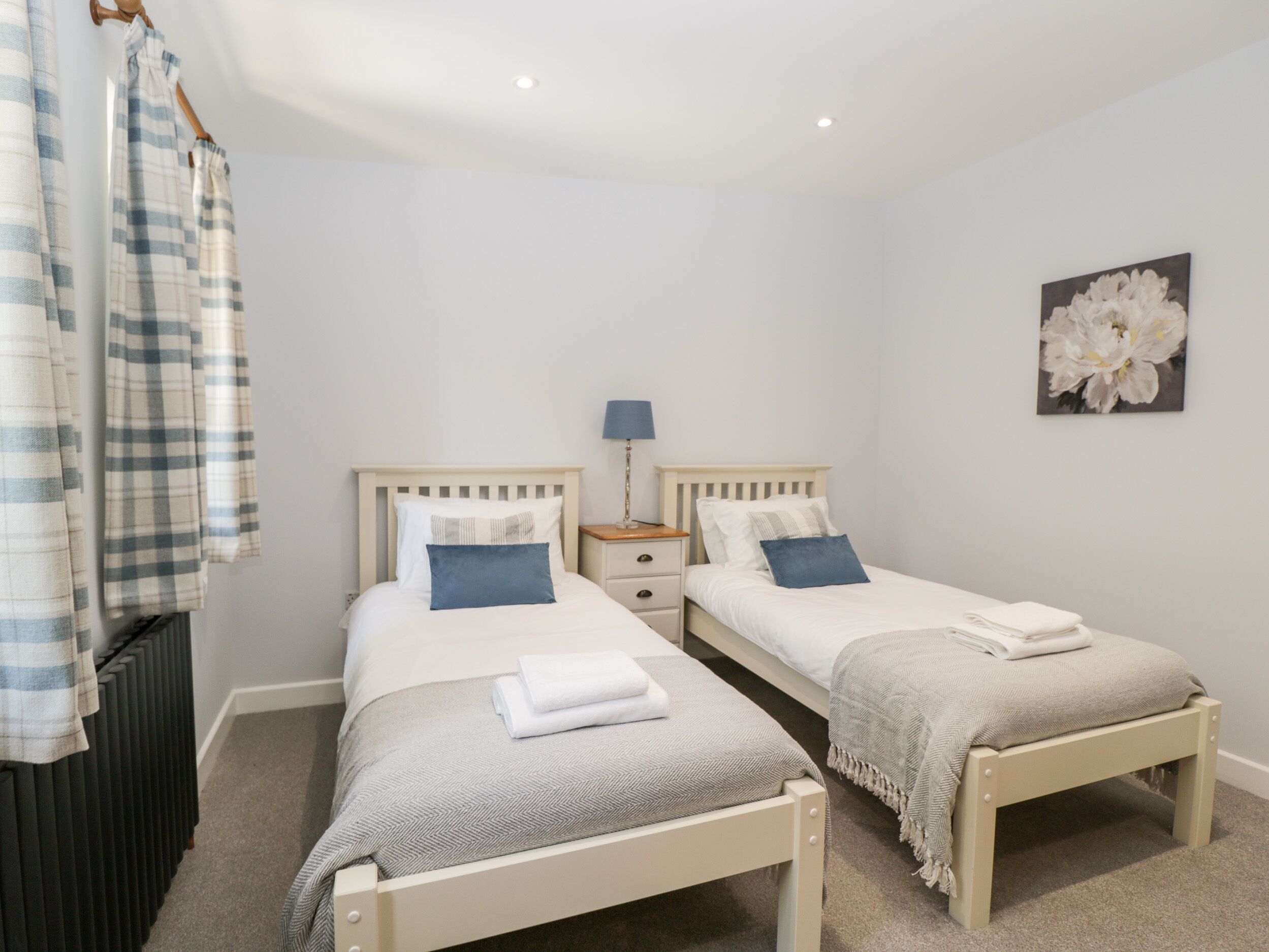 2 habitaciones, decoración personalizada y muebles diferentes 