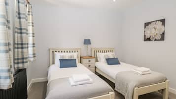 2 habitaciones, decoración personalizada y muebles diferentes