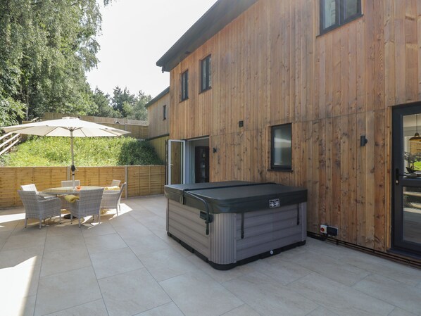 Cottage | Bathtub spa outdoor