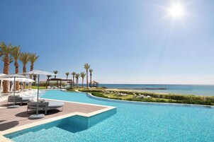 Outdoor pool, open 9:00 AM to 9:00 PM, cabanas (surcharge), sun loungers
