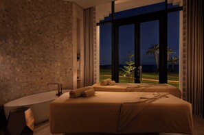 Couples treatment rooms, sauna, hot tub, steam room, Turkish bath