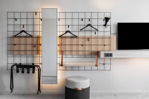 Room, 1 Queen Bed | Hypo-allergenic bedding, laptop workspace, blackout curtains - Moxy Vienna City East (Vienna)