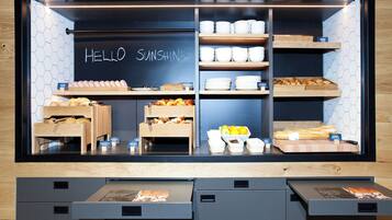 Continental breakfast on weekdays (EUR 17 per person)