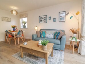 Cottage | Living area - Meadow Bay (Bideford)